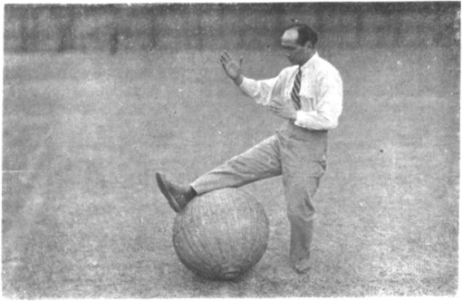 Le ballon de jambe, exercice des reins et des jambes (Taiji cao, 1931)