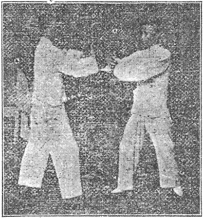 Figure 1 — posture préparatoire (預備式) de la poussée des mains, planche du Taiji quan de Gu Ruzhang, 1936