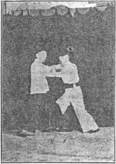 Figure 10 — grand <em>lü</em> : la paume qui balaie le visage, planche du Taiji quan de Gu Ruzhang, 1936