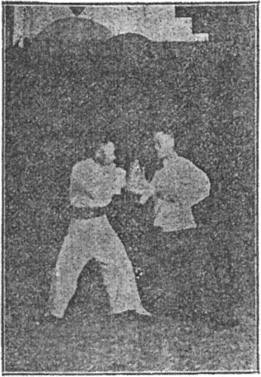 Figure 11 — grand <em>lü</em> : trois pas en avant, deux en arrière, planche du Taiji quan de Gu Ruzhang, 1936