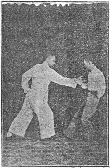 Figure 12 — poussée d&rsquo;une main contre une main (單手推單手), planche du Taiji quan de Gu Ruzhang, 1936