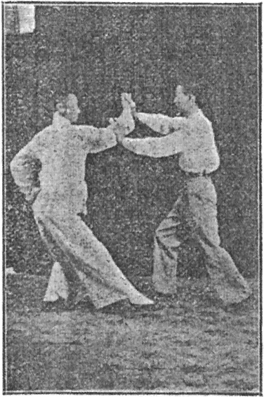 Figure 14 — poussée de deux mains contre une main (雙手推單手), planche du Taiji quan de Gu Ruzhang, 1936