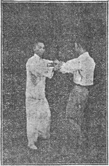 Figure 16 — pas en face : tourner le bassin et tourner le corps pour neutraliser, planche du Taiji quan de Gu Ruzhang, 1936