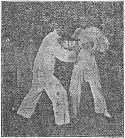 Figure 5 — <em>ji</em> (擠) : presser avec le biceps, planche du Taiji quan de Gu Ruzhang, 1936