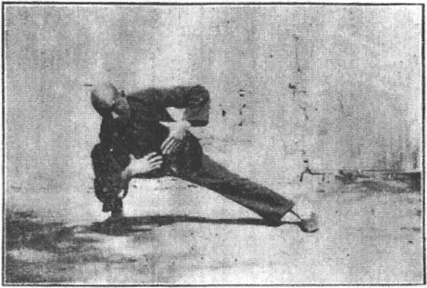 Photographie 16a — poing du corps qui se détourne