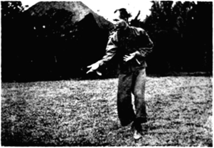 Posture 白蛇吐舌 (le serpent blanc tire la langue), photographie du cahier de 1929