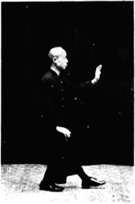 Posture 倒攆猴 (reculer en chassant le singe), photographie du cahier de 1929