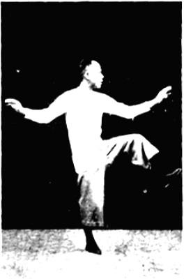 Posture 左分脚 (séparer le pied à gauche), photographie du cahier de 1929