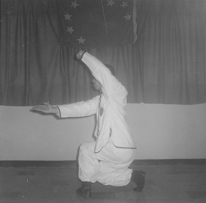 Posture 34 : la taille tranchée, exécutée dans une autre direction