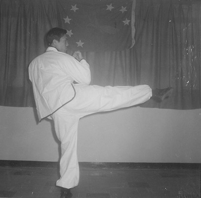 Posture 38 : la jambe qui ferme la porte, reprise de la posture 26