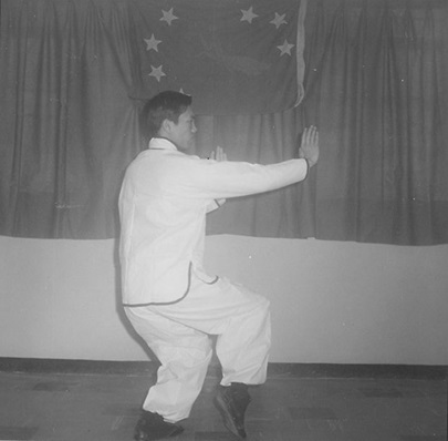 Posture 39 : la paume qui relève, reprise de la posture 27