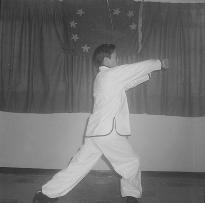 Posture 41 : le poing circulaire, repris de la posture 13