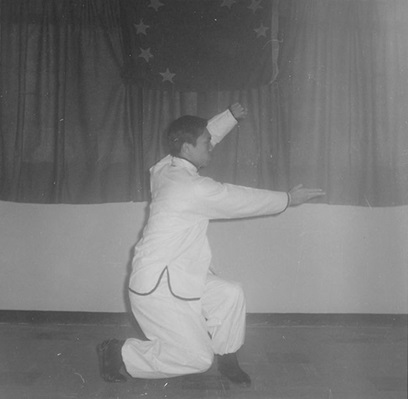 Posture 43 : la taille tranchée, reprise des postures 8 et 34