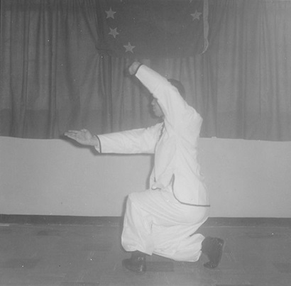 Posture 50 : la taille tranchée, reprise de la posture 34