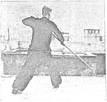 Posture 17 — Pas croisé, barrage oblique (figure 17c)