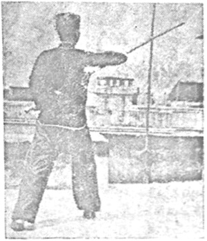 Posture 45 — Inverser la prise, pas croisé (figure 45b)