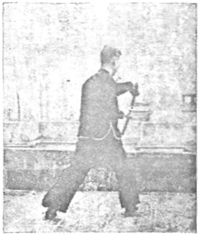 Posture 46 — Pas croisé, broyage oblique (figure 46a)