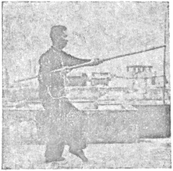 Posture 55 — Marche avant, relevé oblique (figure 55a)