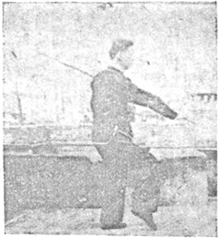Posture 55 — Marche avant, relevé oblique (figure 55b)