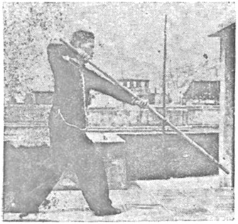 Posture 55 — Marche avant, relevé oblique (figure 55c)
