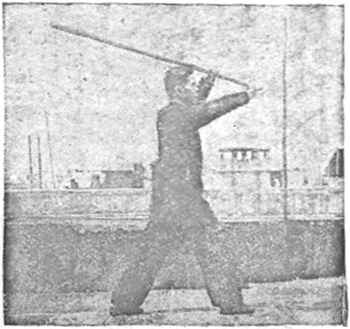 Posture 56 — La bannière flotte au vent (figure 56a)