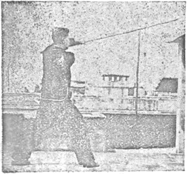 Posture 56 — La bannière flotte au vent (figure 56b)