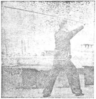 Posture 61 — Retirer le bâton, lever le sabre