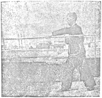 Posture 77 — Tourner, enrouler et barrer (figure 77b)