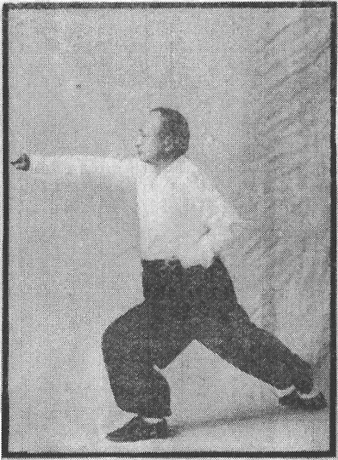 Figure 10 du « Tantui jiangyi » (1935) — le poing en posture d&rsquo;attaque (第十圖\u3000攻步捶)