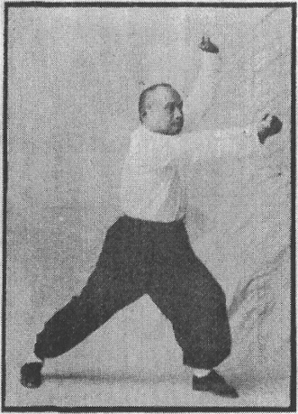Figure 14 du « Tantui jiangyi » (1935) — fendre à gauche, couvrir à droite (第十四圖\u3000左劈右蓋)