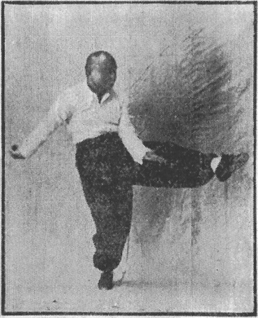 Figure 32 du « Tantui jiangyi » (1935) — le coup de pied gauche (第三十二圖\u3000踢左腿)