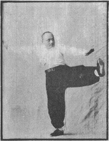Figure 39 du « Tantui jiangyi » (1935) — la jambe qui décrit un cercle vers l&rsquo;arrière (第三十九圖\u3000後轉環腿)