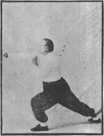 Figure 40 du « Tantui jiangyi » (1935) — attaque vers l&rsquo;arrière, paume en appui (第四十圖\u3000後攻佈掌)