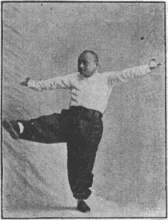 Figure 46 du « Tantui jiangyi » (1935) — le double coup de pied levé à droite (第四十六圖\u3000右二起腿)