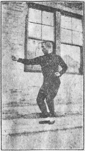 Figure 5 du livre : frappe du poing qui s’éboule