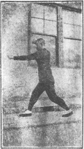 Figure 15 du livre : frappe du poing gauche, de l’autre côté