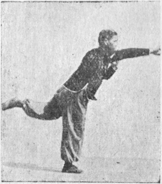 Posture 17a : le poing droit devient main scellée, le pied gauche se lève — posture de transition — planche de l’édition de 1959