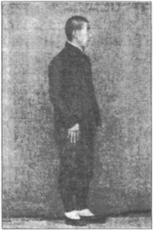 Posture du néant contenant un souffle unique (虛無含一氣勢) : Sun Lutang, photographie de l&rsquo;édition originale de 1915 du « Xingyi quan xue »