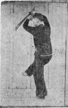 Posture 28, position de passage B (planche 28b) : le pied droit postérieur dégagé devant le visage, le sabre barrant en haut à gauche