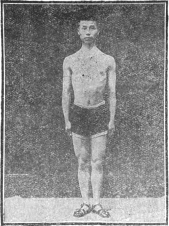 Figure de la position préparatoire de la posture 1, photographie de l’édition de 1917 (預備姿勢圖)