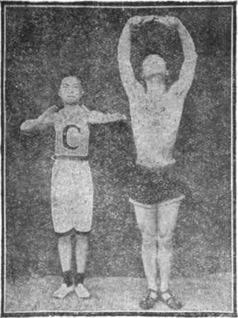 Figure 3 : les bras étendus vers le haut, paumes au ciel, édition de 1917