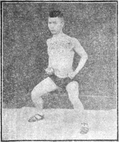Figure 14 : posture du cavalier, poings aux côtés de la poitrine, édition de 1917