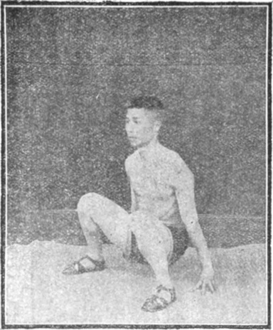 Figure 15 : les mains posées au sol derrière soi, édition de 1917