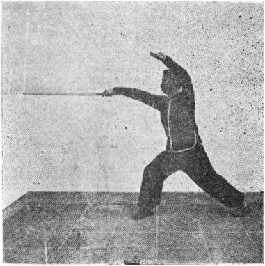 Posture 8, figure finale (planche 8b) : le pas de la montée, l&rsquo;épée enfoncée droit devant