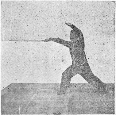 Posture 10, figure finale (planche 10b) : le pas de la montée, l&rsquo;épée enfoncée droit devant