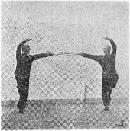 Entraînement à deux, assaut 3 (planche sparring 3) : A bondit et pique, B riposte par la même technique