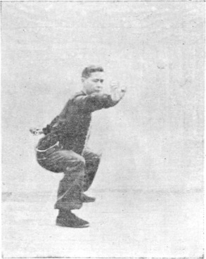 Douzième posture, figure de la posture finale : position du cavalier face au sud, planche de l&rsquo;édition de 1959
