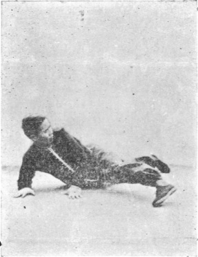 Quatorzième posture : plongeon au sol et jambes en ciseaux, planche de l&rsquo;édition de 1959