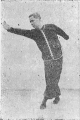 Quatrième posture, figure de passage B : le pied gauche passe à son tour devant, planche de l&rsquo;édition de 1959